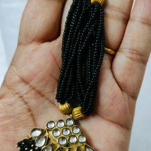 Neckpiece