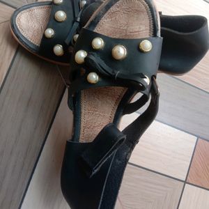 Black Leather Sandals 🤩