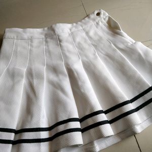 H&M Pleated Skirt 🎾