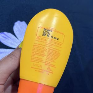 Aqualogica Glow + Infused Water Sunscreen