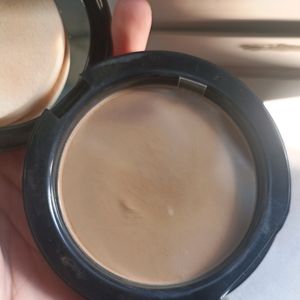 Matte Poreless Compact