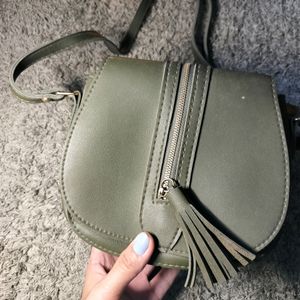 Beautiful Olivia Colour Sling Bag 💚💚💚