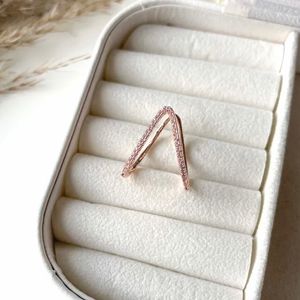 Rose gold V Ring