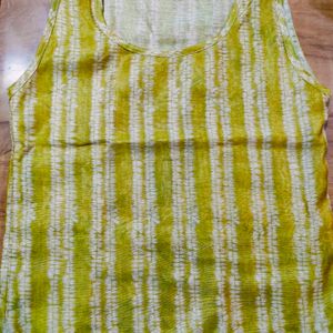 Sleeveless Kurta Type Top.