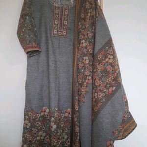 olive kurta set with floral design