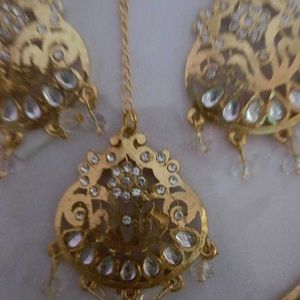 Jewellery Necklace With Earrings And Mang Tika