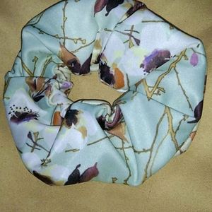 2 Printed Scrunchies