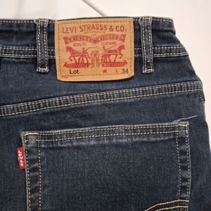 LEVI'S STRAIGHT FIT JEANS FOR MEN • 28 INCH WAIST