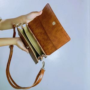 PRICE DROP 🔴Classic Brown Leather Sling Bag