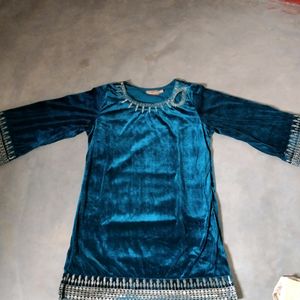 Women's Like New Velvet Kurti