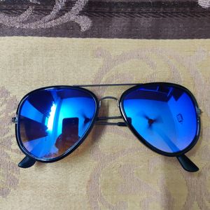 This is Sunglasses For Woman N Man Woth Ware