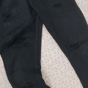 Damaged Black Jeans