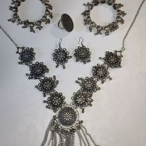 Black Metal Necklace Set