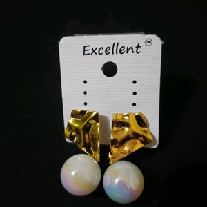 Pearl Statement Earing