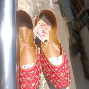 Anouk By Myntra Embellished Mojaris