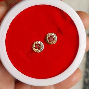 18crt Gold Studs