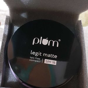 Plum Matte Talc Free Compact Spf15