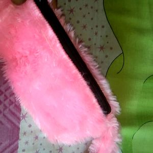 A Fluffy Pink Sling Bag (350coins)