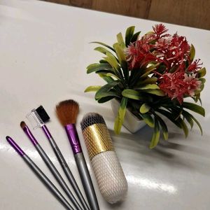 Makeup Brush