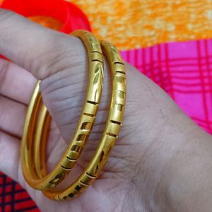 Beutiful Golden Polished Bangles