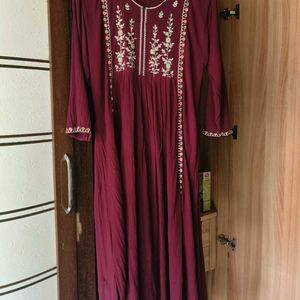 🔥 Today's Offer 🔥 A-line Embroidered Kurta