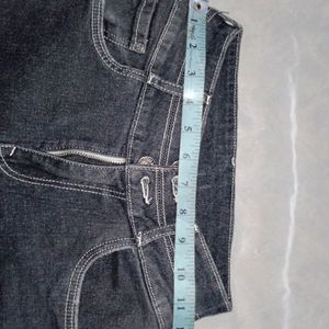 Trendy Straight Fit Jeans For Women's