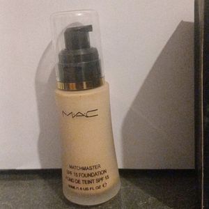 *NEW* M.A.C. Special Foundation For Bright Party