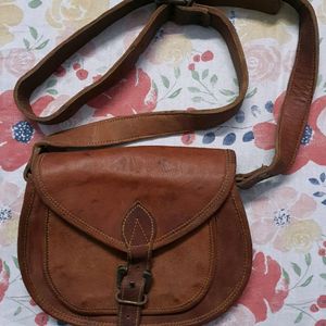 LEATHER SLING BAG TAN BROWN