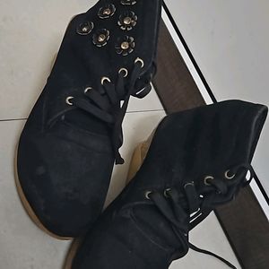 Get Ready For Party With Black Heel Boot