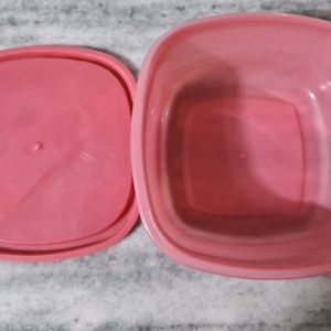 PLASTIC CONTAINER