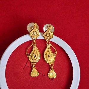 Beautiful New Earrings Gold