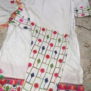 White Kurta Set With a Pent &Duptta