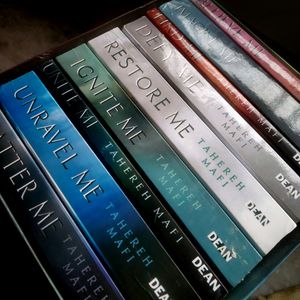 Shatter me series