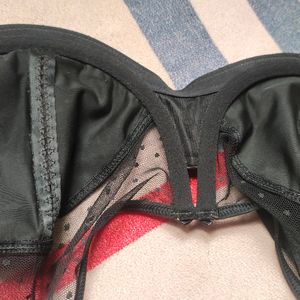 UK 40D 2 Bra Black And White