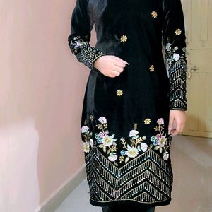 Pakistani Style Velvet Kurta And Pants