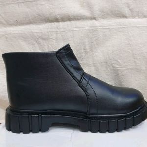 🆕️🔥Festive Sale- Black Boots With Box