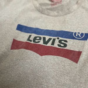 Levi’s Tshirt