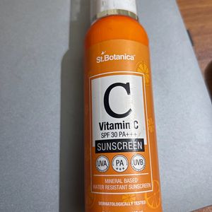 St.Botanica Vitamin C Sunscreen