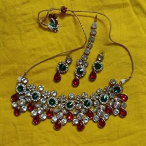 Neckles Set With Bindi N Earing