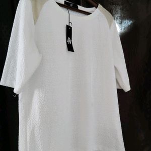 T-shirt With Round Neck And Half Sleeve..