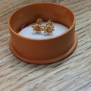 Pure Gold Floral Stud