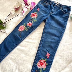 Embroidered Capri Jeans