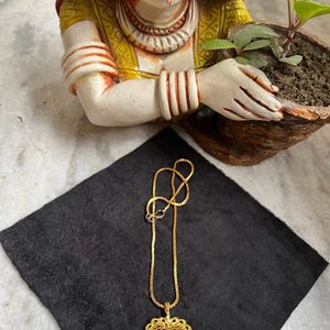 A beautiful set of Gold plated necklace