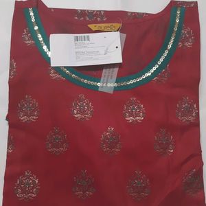 Aurelia Red Glitter Print Kurta -Green Trousers Se