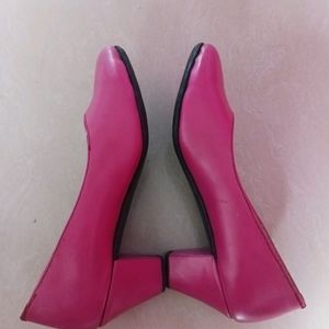 PINK BLOCK HEELS