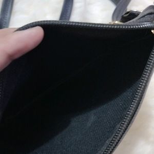 Black Sling Bag 🖤