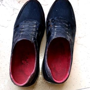 Gents black shoe pair