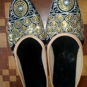 Beautiful Rajasthani Footwear 🩰