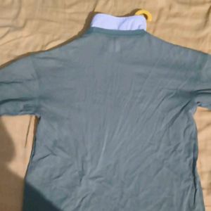 Casual Collar Tshirt In Good Condition