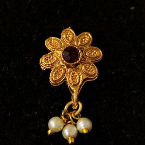 MAROON DIAMOND AND PEARLS PRESSED NOSE PIN